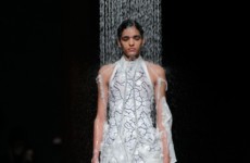 1 Hussein-Chalayan-melting-clothes-Spring-Summer-2016-Paris-Fashion-Week_dezeen_3