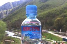 3 PELISTERKA PLASTICNA PRED KAJAKARSKA PATEKA