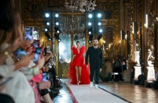 1571993025_giambattistavalli-x-hm-valerio-mezzanotti-2140-920x574